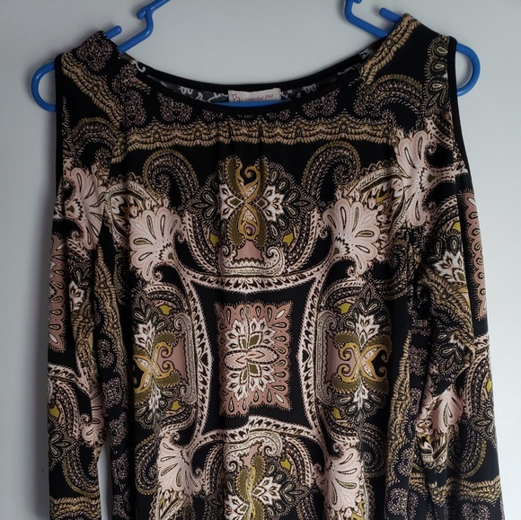 Cute Cold-Shoulder Blouse!! - Picture 1 of 6